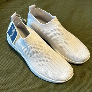 Tommy Bahama footwear